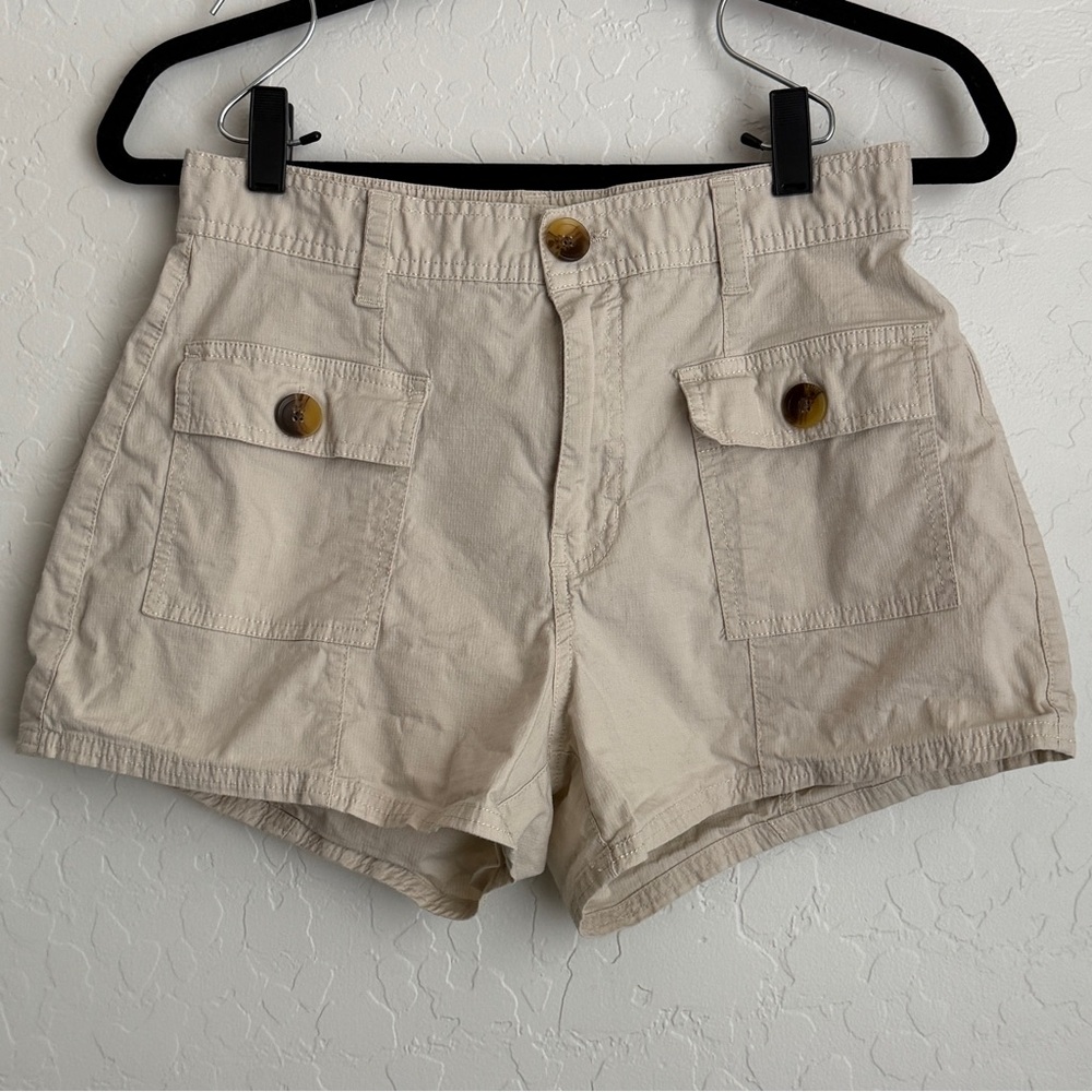 Vuori Women's Utility Shorts Cream Small VW3039